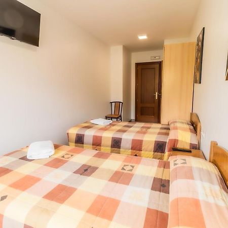 Villalonquéjar Hostal - Restaurante La Buena Villa By Vivere Stays מראה חיצוני תמונה