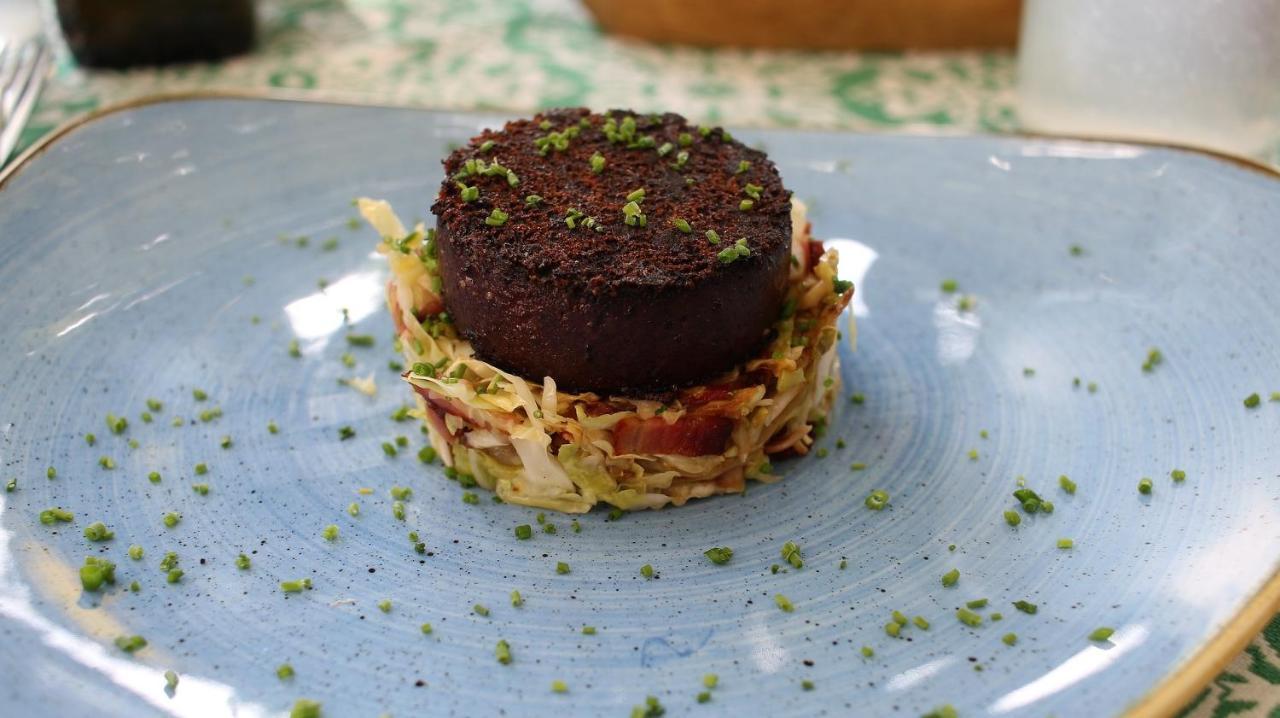 Villalonquéjar Hostal - Restaurante La Buena Villa By Vivere Stays מראה חיצוני תמונה