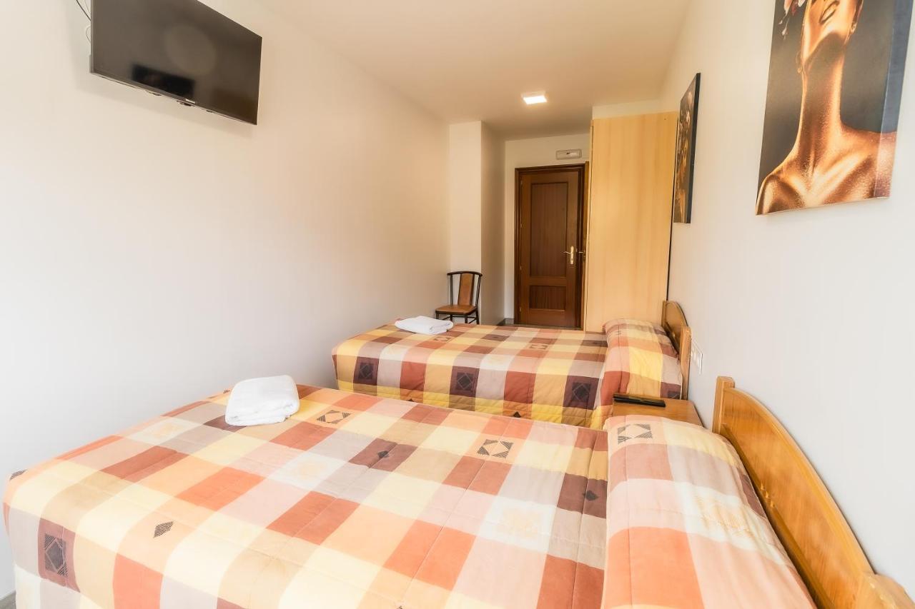 Villalonquéjar Hostal - Restaurante La Buena Villa By Vivere Stays מראה חיצוני תמונה